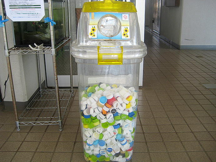 ペットボトルキャップの回収活動の写真